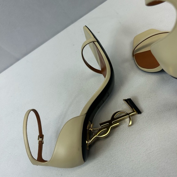 Saint Laurent
Saint Laurent Opyum Logo Plaque Heeled Sandals - Picture 7 of 8